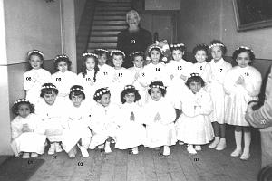 COMMUNIONS ORAN SOEURS TRINITAIRES DE SAINT LOUIS PRIVEE 1957 3 MARS AVEC PERE EDOUARD